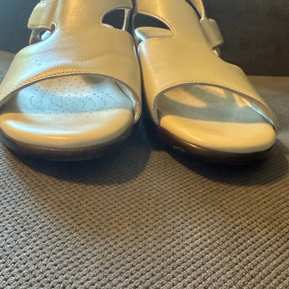 SAS Cream Comfort Sandals EUC‎ - Picture 7 of 8